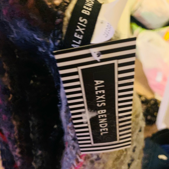 NWT SWEATER FRINGE PONCHO - Picture 9 of 10